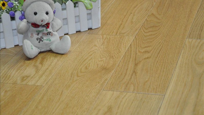 三层实木地板与实木多层地板的鉴别要点**
